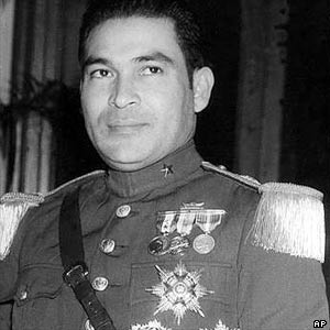 https://upload.wikimedia.org/wikipedia/commons/4/45/Fulgencio_Batista,_president_of_Cuba,_1952.jpg