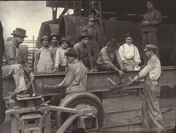 http://www.christopheloiron.com/wp-content/uploads/2013/03/Railroad-workers-Indianilla-1922-Fodo-Casasola-WEB.jpg